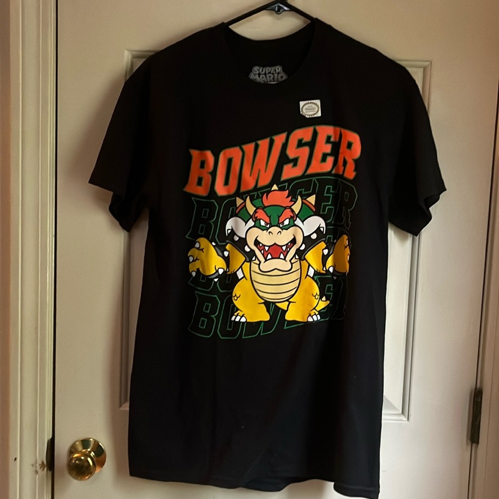 Nintendo Bowser men’s tshirt in medium. NWT.